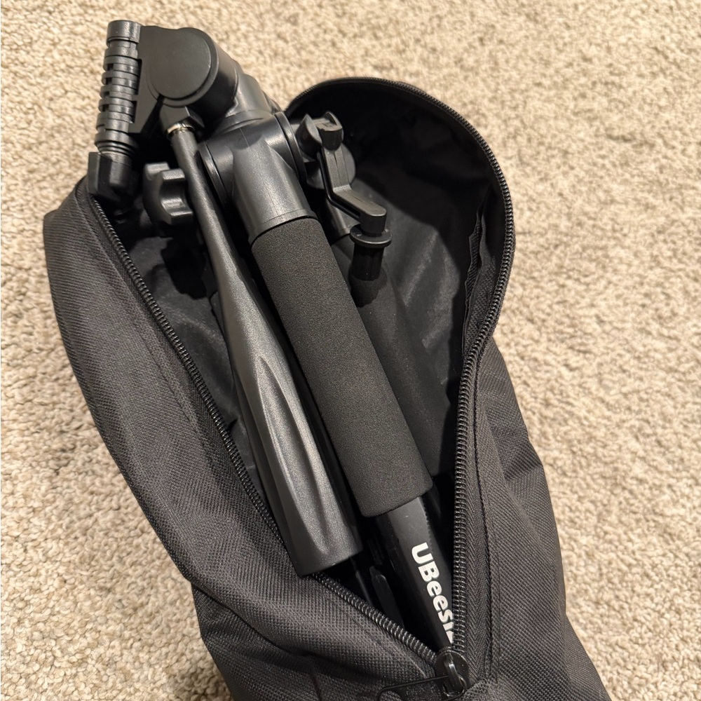 Black Tripod with Case (Ubeesize)